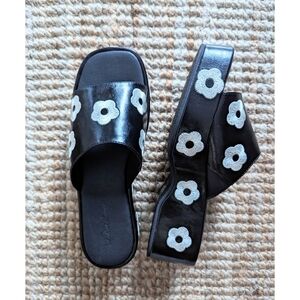 New Lisa Says Gah Black Daisy Dakota Flatform Sandals Size 7